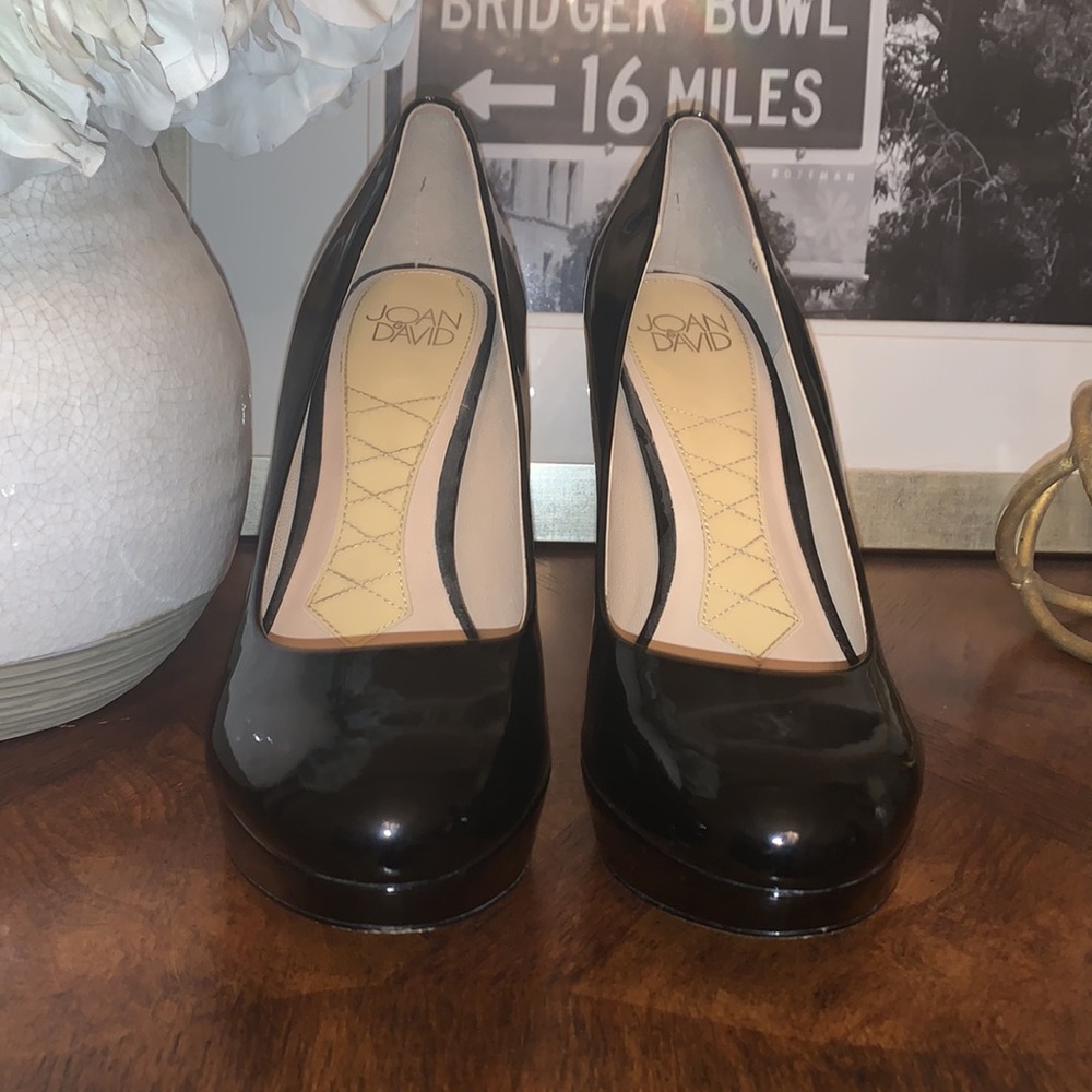 joan and david pumps